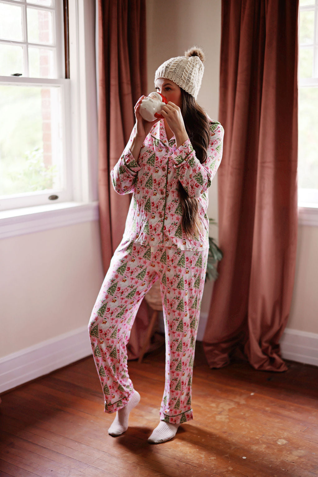 Rosy Cheeks - Pink Vintage Santa Women's Bamboo Collar Pajama Set